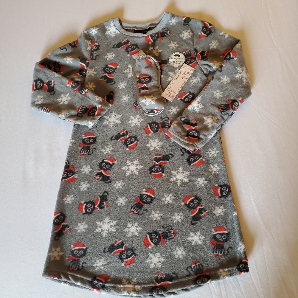Night gown with sleep mask